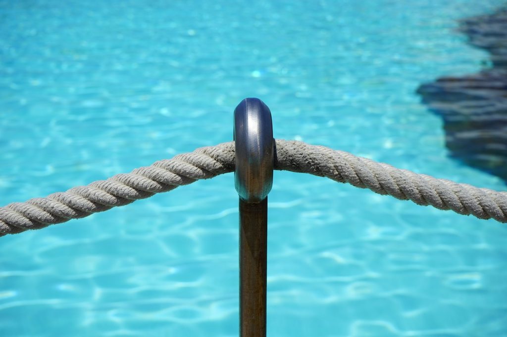 Pourquoi choisir une barrière piscine ?